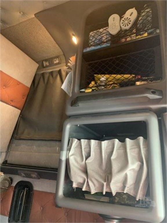 2016 Mack Pinnacle CXU613 Semi-Tractor For Sale In Etobicoke, Ontario, Canada M9R 3J2