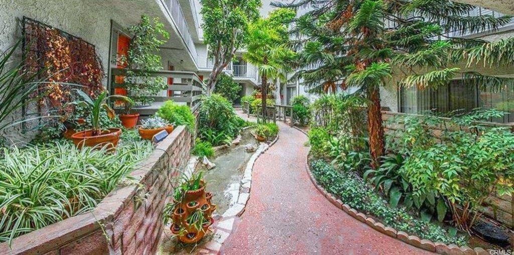 For Sale: 4311 Colfax Avenue 222 in Studio City for $425,000