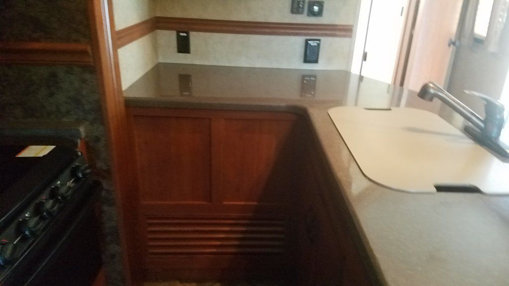 Camper Trailer w/ 3 slideouts