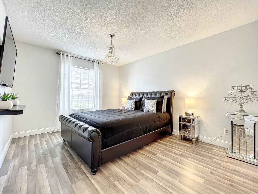 Very sophisticated fully furnished 1-bed condo located in the heart of Orlando.