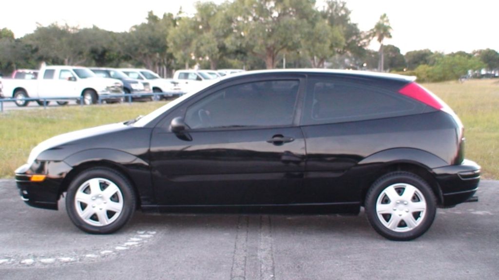 2005 FORD FOCUS ZX3 5 SPEED 98K MILES