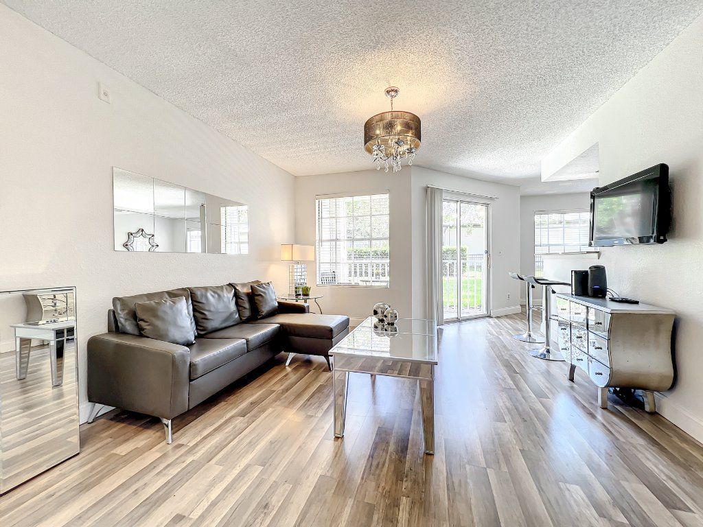 Very sophisticated fully furnished 1-bed condo located in the heart of Orlando.