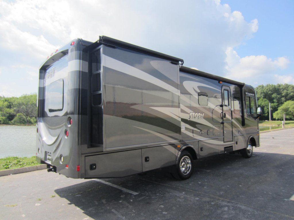 2015 Fleetwood Storm 30L