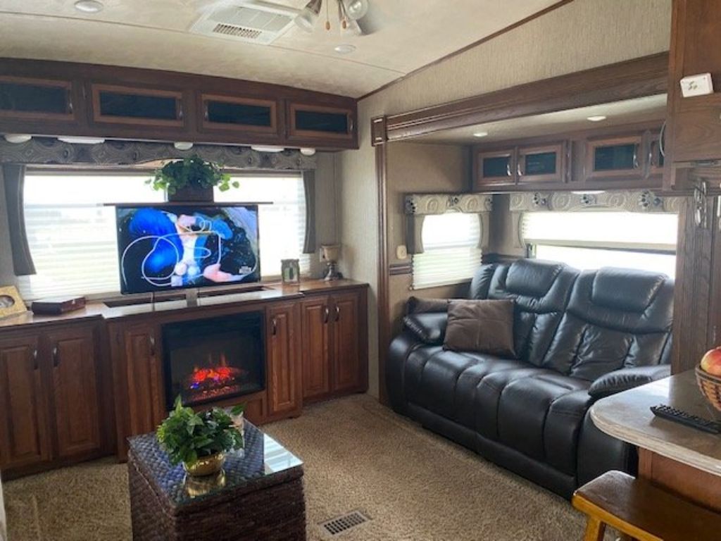 Fifth Wheel - 2014 Sabre Palomino