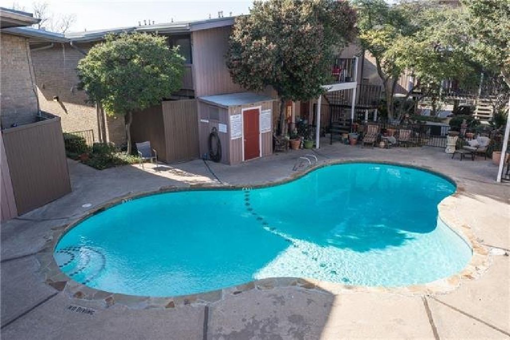 COME & SEE THIS MOVE IN READY CONDO