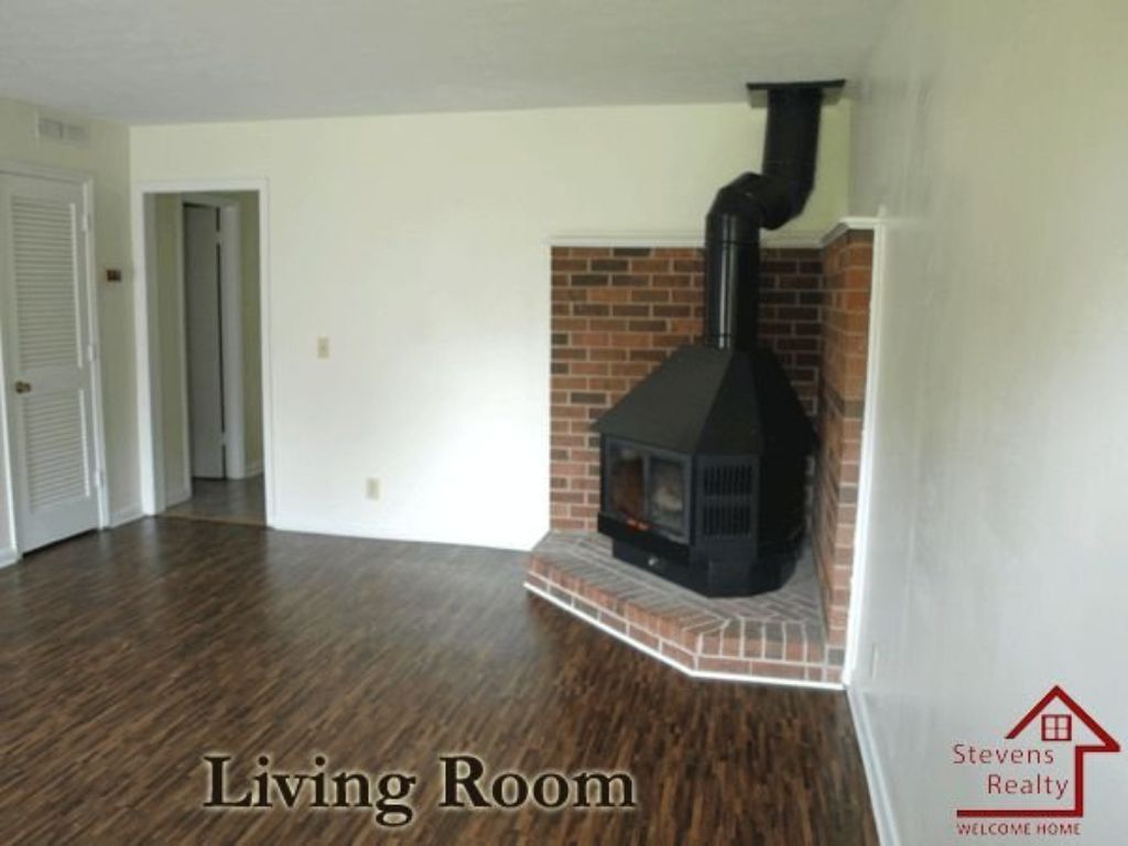 $200 Off First Months Rent! Warm, Cozy and Ready for you to Move In