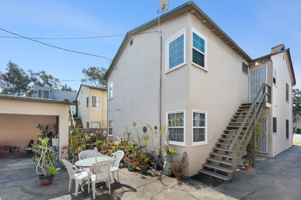 Charming Upper One Bedroom