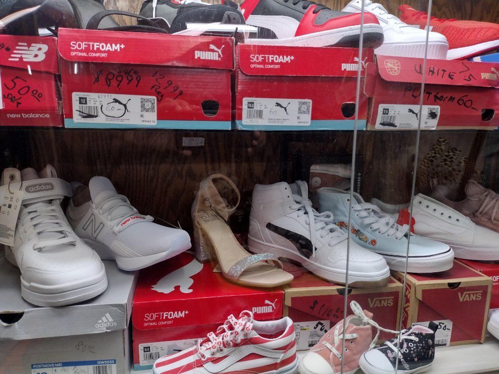CarmensBooth66 Pensacola Fl  SNEAKERS WEEKEND SALE ENDS 8-1 TW FLEA MARKET
