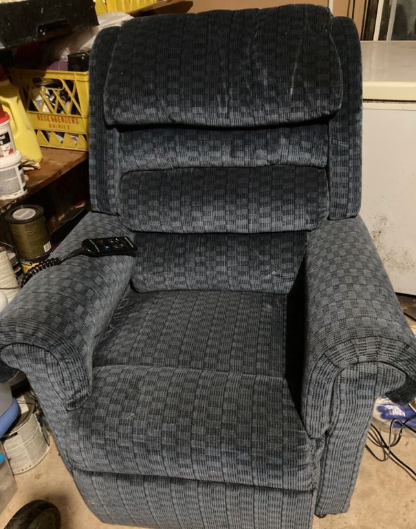 Free lift reclining chair