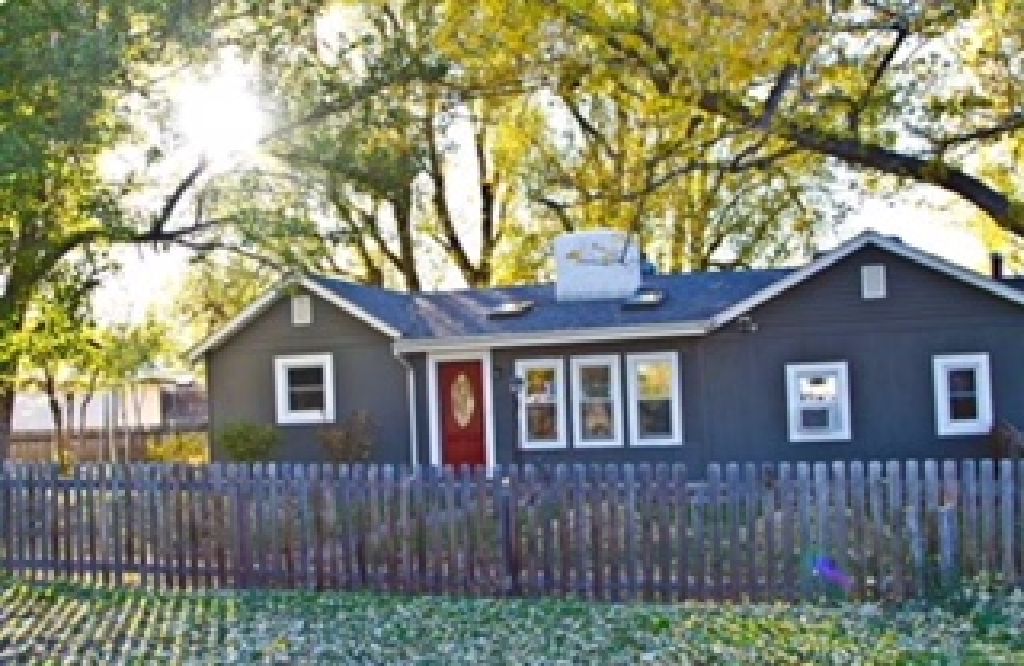 Seeking roommate or couple to share 4B/2Ba!