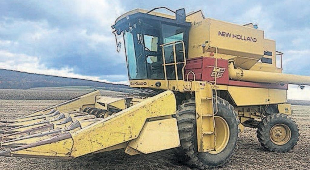 New Holland TR86 Combine For Sale In New Berlin, Pennsylvania 17855