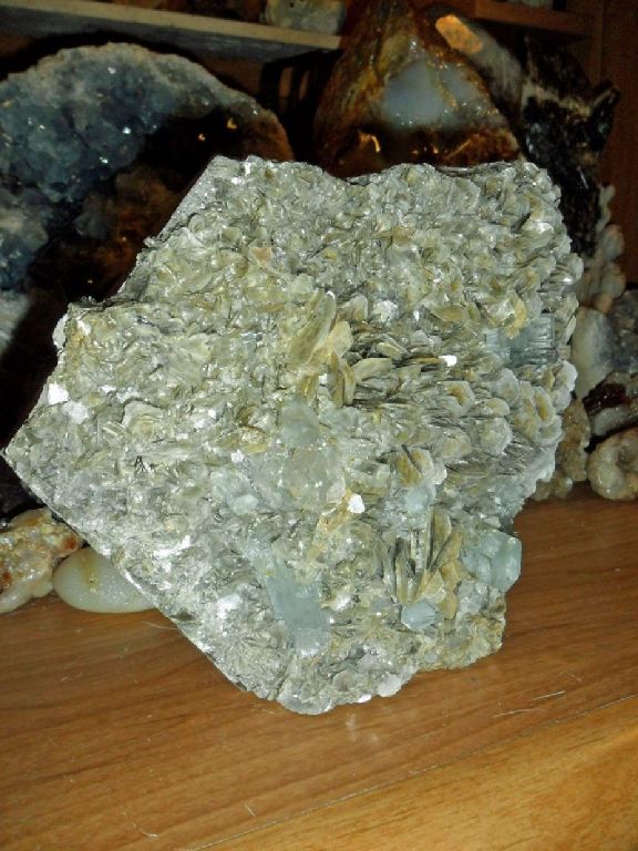 Exceptional and Beautiful Museum Specimen of 2396 Grams. Huge Terminated Aquamarine Crystal Cluster