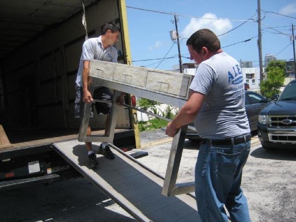 ALEX MOVING & DELIVERY INC. 305-302-9054 Movers