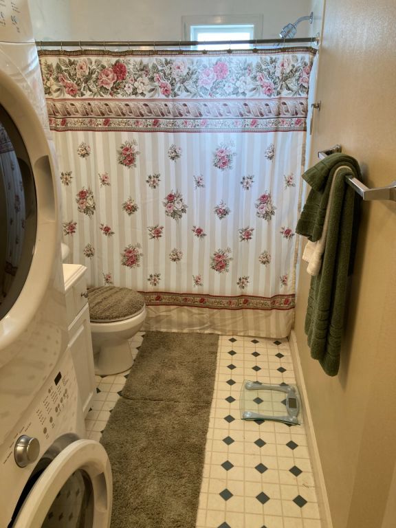 Female PRIVATE ROOM 2Bdr 1 Ba Furnished