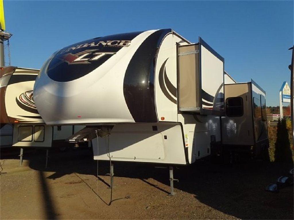 2015 Sundance 298BH Triple Slide Fifth Wheel