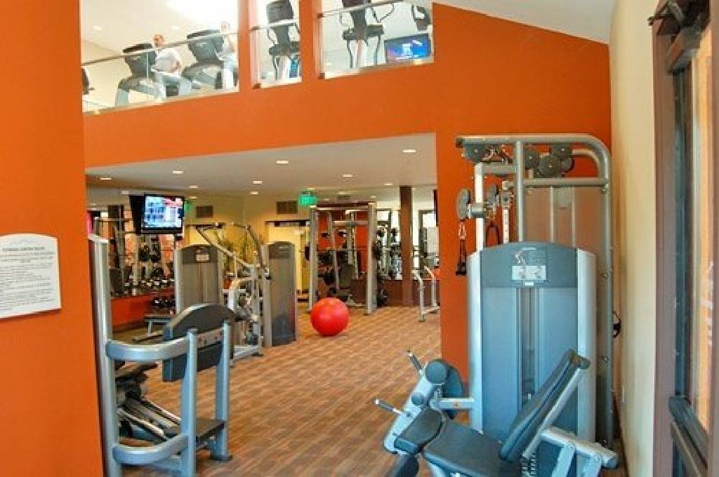 Room for rent in Malibu Canyon Apartments