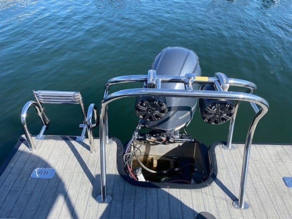 2019 Sylvan 8524 Mirage