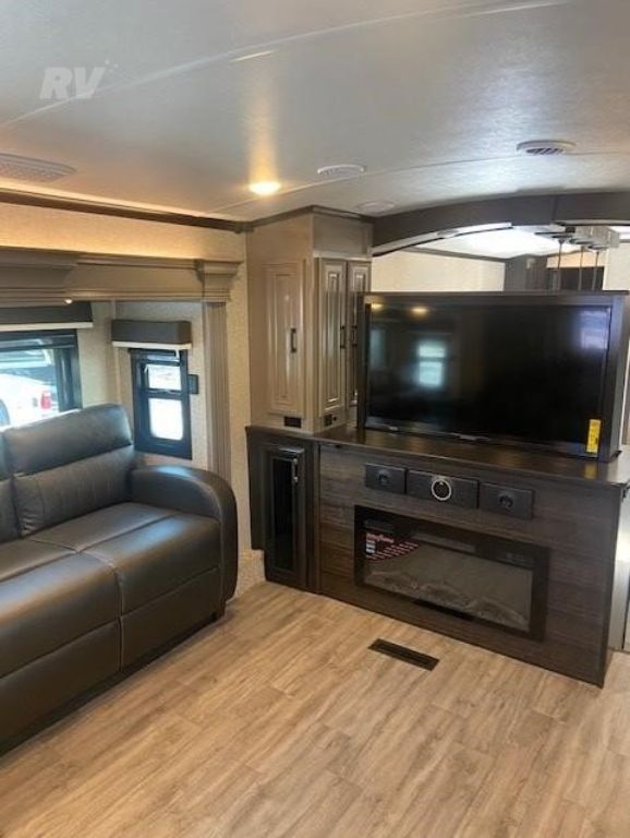 2023 Jayco Pinnacle 38FLGS Fifth Wheel For Sale In Live Oak, Florida 32064