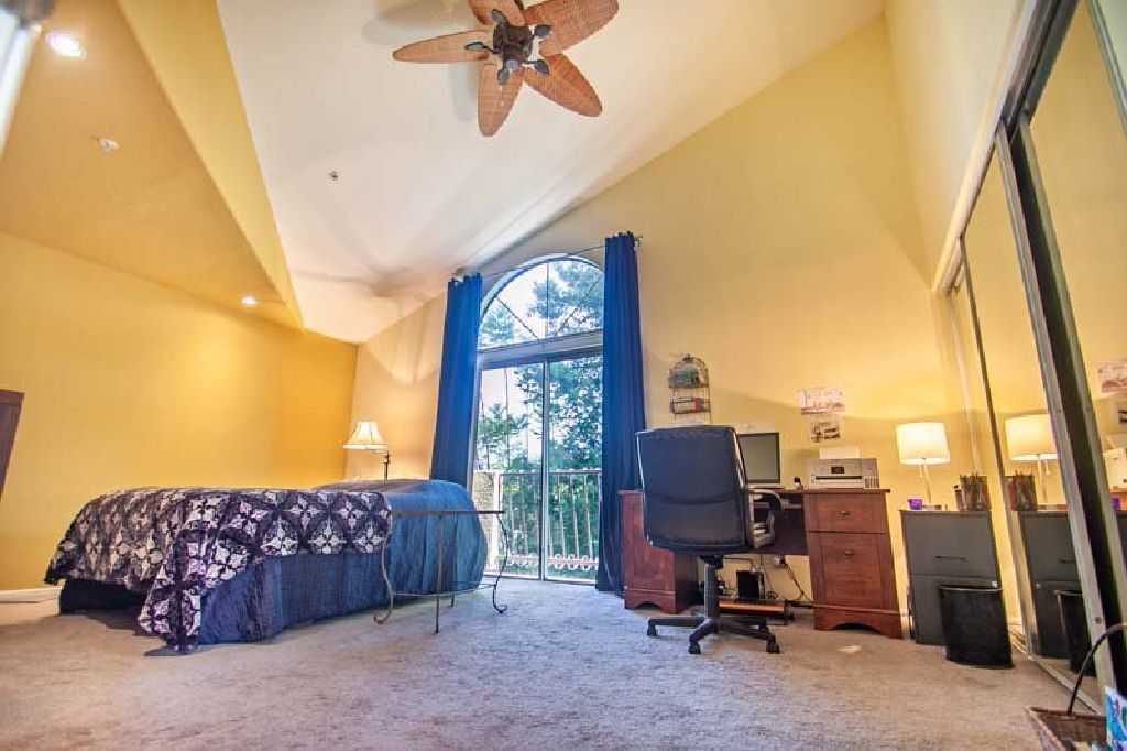 For Sale: 11044 Acama St 302 in Studio City for $625,000