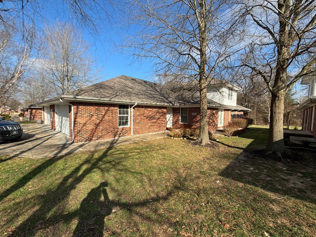 3 bdr, 3 baths, 2 car garage, deck, patio located in Paducah Kentucky
