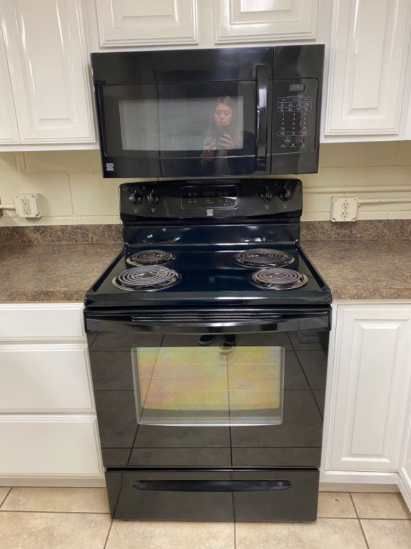 Bachelor pad/Single family apartment