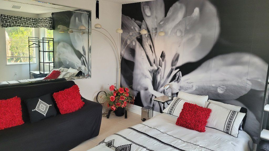 "Newly Decorated Room" available in Cheerful 5 star glam home w/ pool/spa/gazebo!