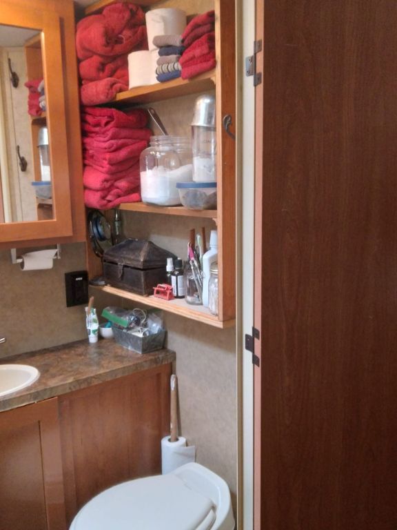 $18,500 FOR SALE 2015 RV 29 Foot One Pop Out Spacious Clean Storage