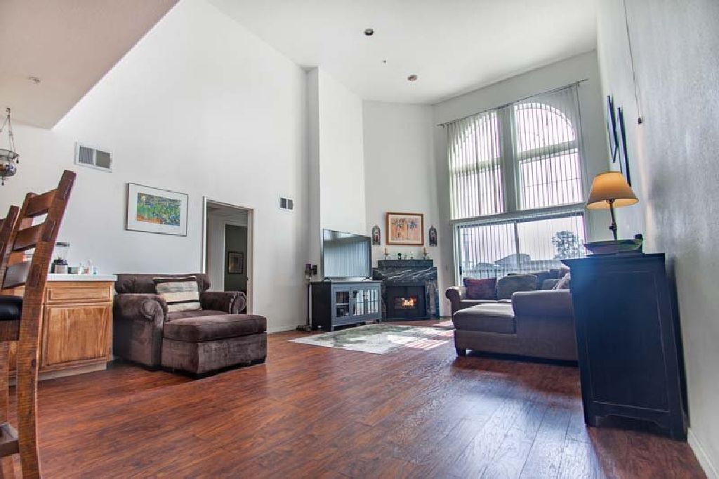 For Sale: 11044 Acama St 302 in Studio City for $625,000