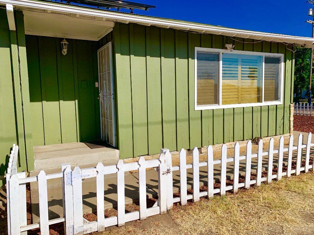 Large bedroom in Lemon Grove (Military or International Student preferred)