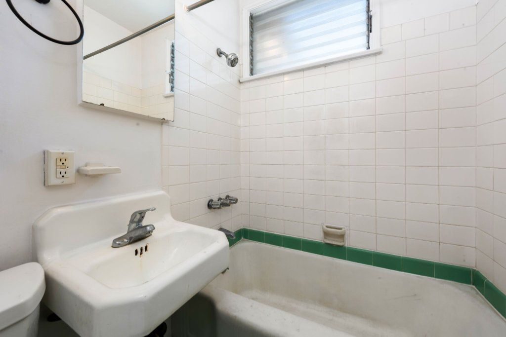 Charming Upper One Bedroom