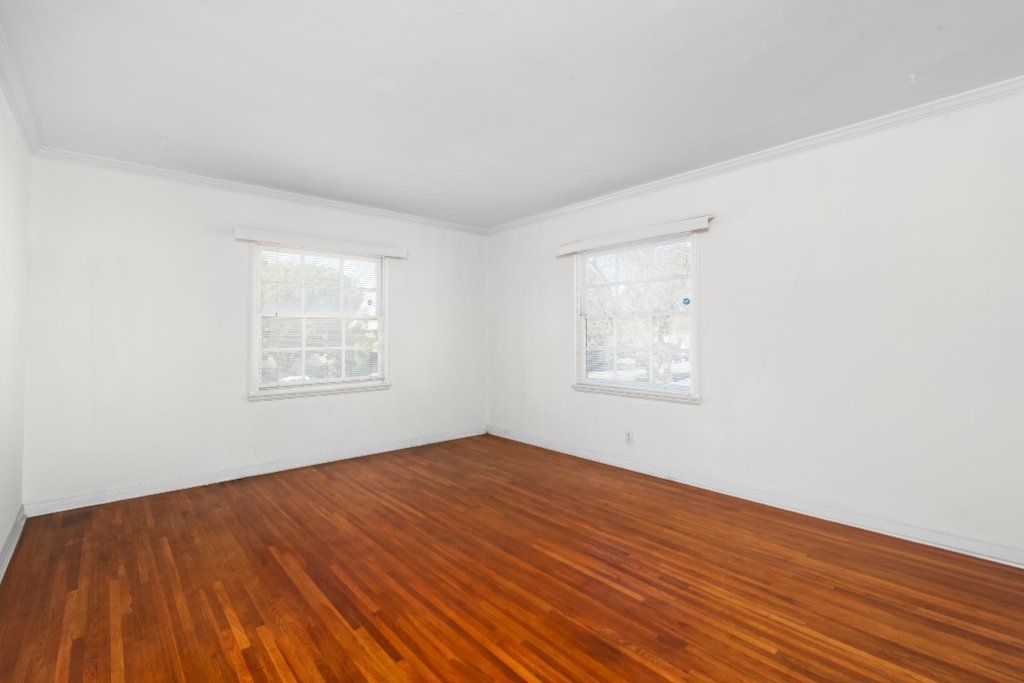 Charming Upper One Bedroom