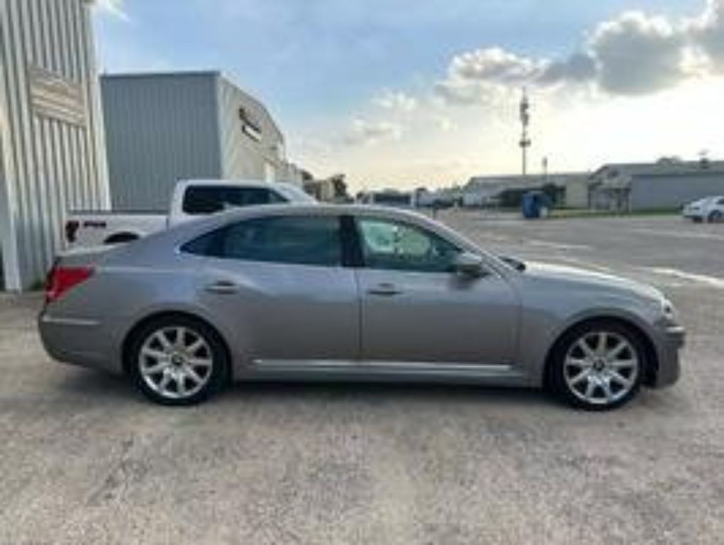 2011 Hyundai Equus Signature Sedan 4D