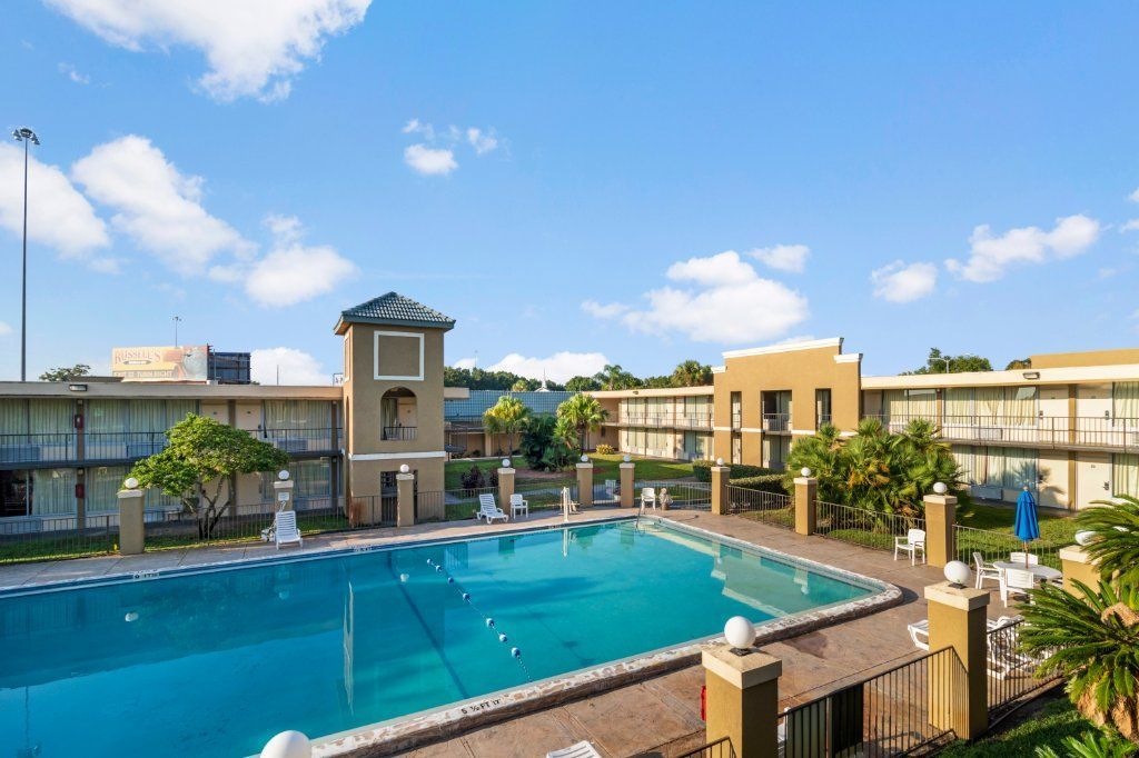 A-P-T Suites Lakeland - Low Weekly & Monthly Rates w/Utilities!!