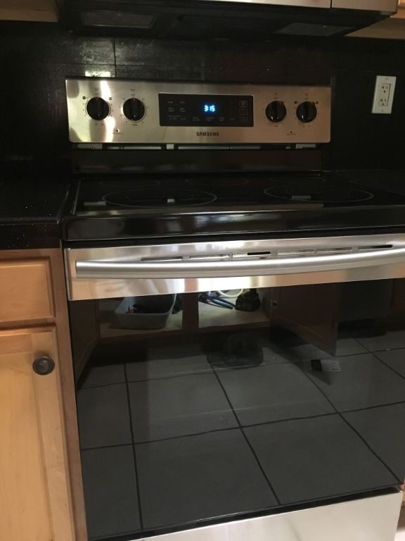 BRAND NEW SAMSUNG SMOOTH TOP FREE STANDING RANGE