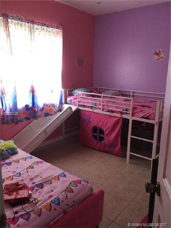 Beautiful 4 bedroom 2 bath Home in Shores at Keys Gate!