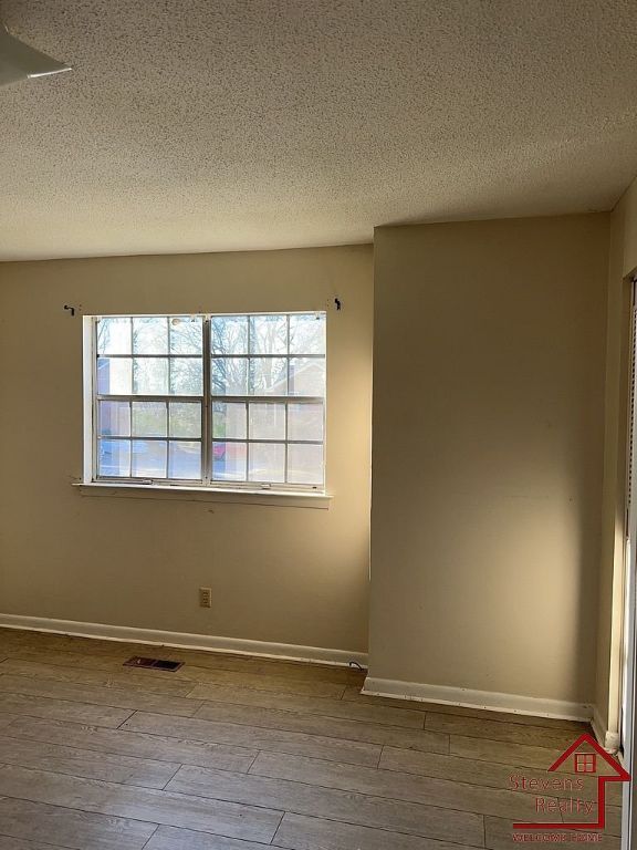 $125 off first months rent!! Effortless Comfort and Modern Sanctuary