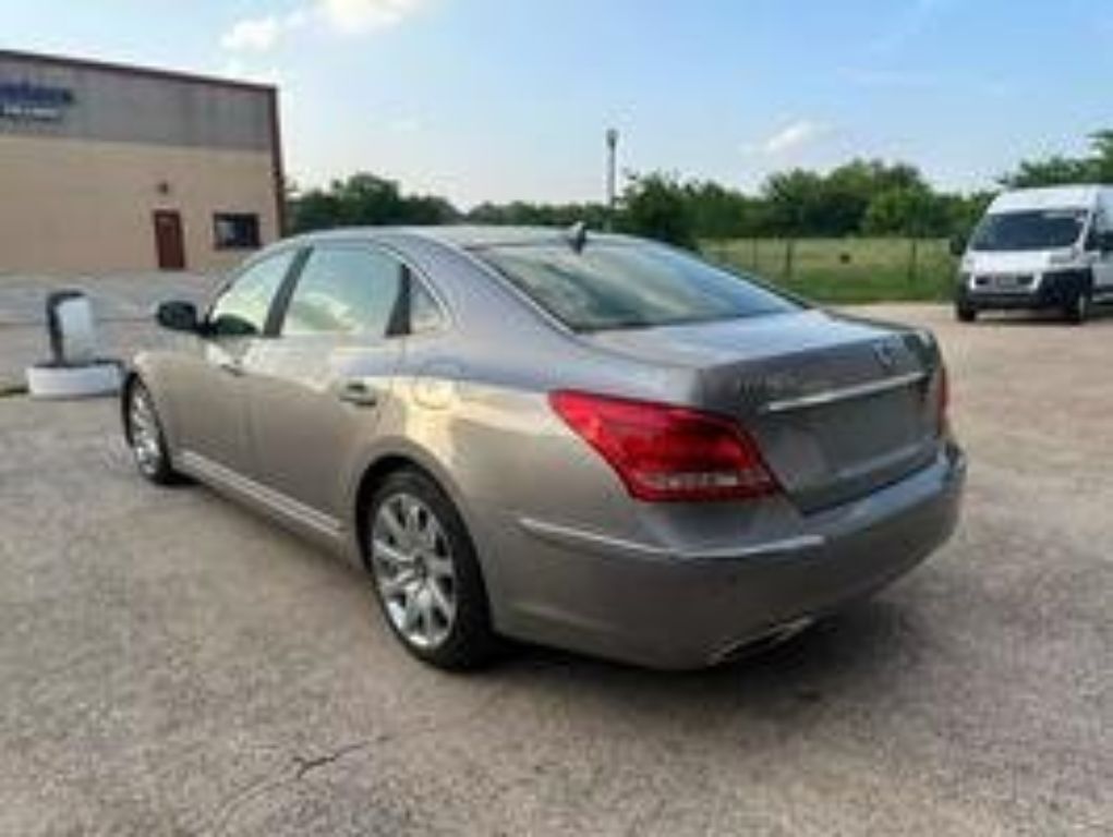 2011 Hyundai Equus Signature Sedan 4D