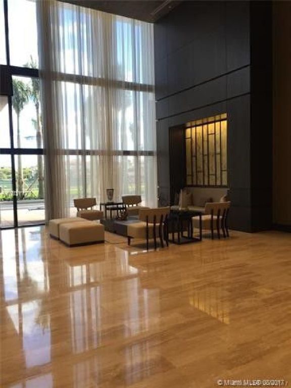 BEAUTIFUL PENTHOUSE, AMAZING VIEWS FROM THIS PRESTIGIOUS TOWER IN DOWNTOWN DORAL!!!