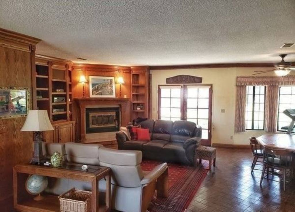 For Seniors Experiencing / At Risk of Homelessness