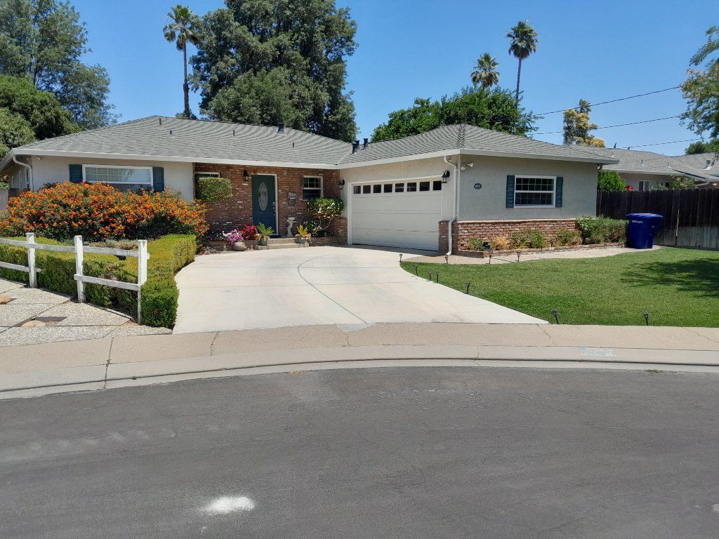 Fully furnished room for rent