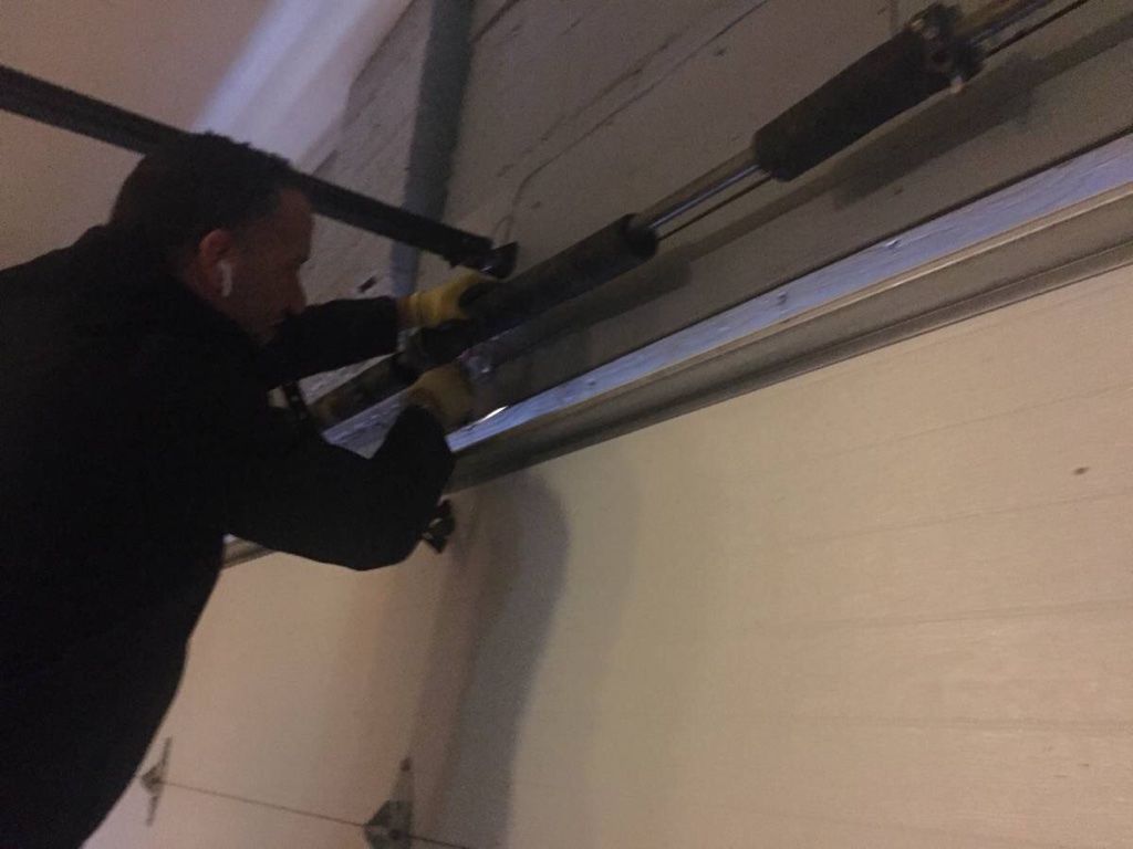 REPAIR AND INSTALL GARAGE DOORS ALL OVER NEW YORK AND LONG ISLAND