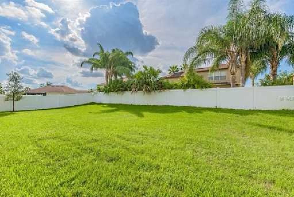 GORGEOUS 3 bedrooms, 2.5 bath, with 2,911 sq. ft.