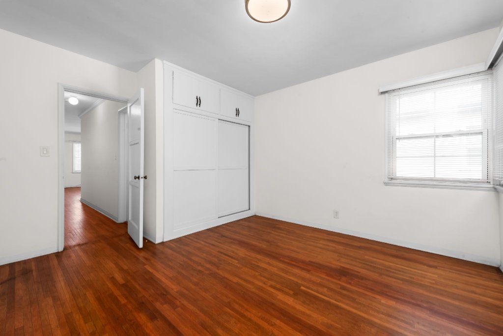 Charming Upper One Bedroom