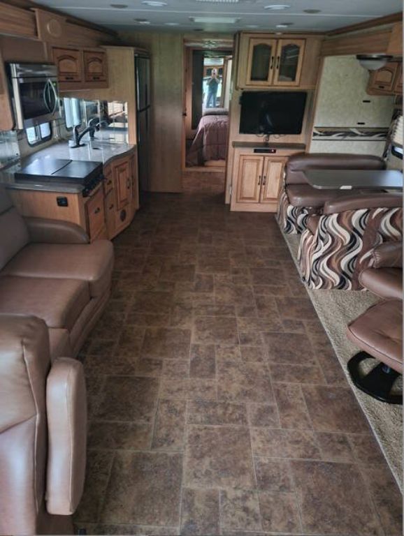 Previously owned - 2011 COACHMEN SPORTSCOACH CC390TS