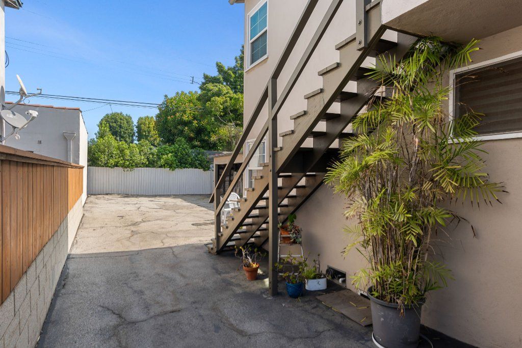 Charming Upper One Bedroom