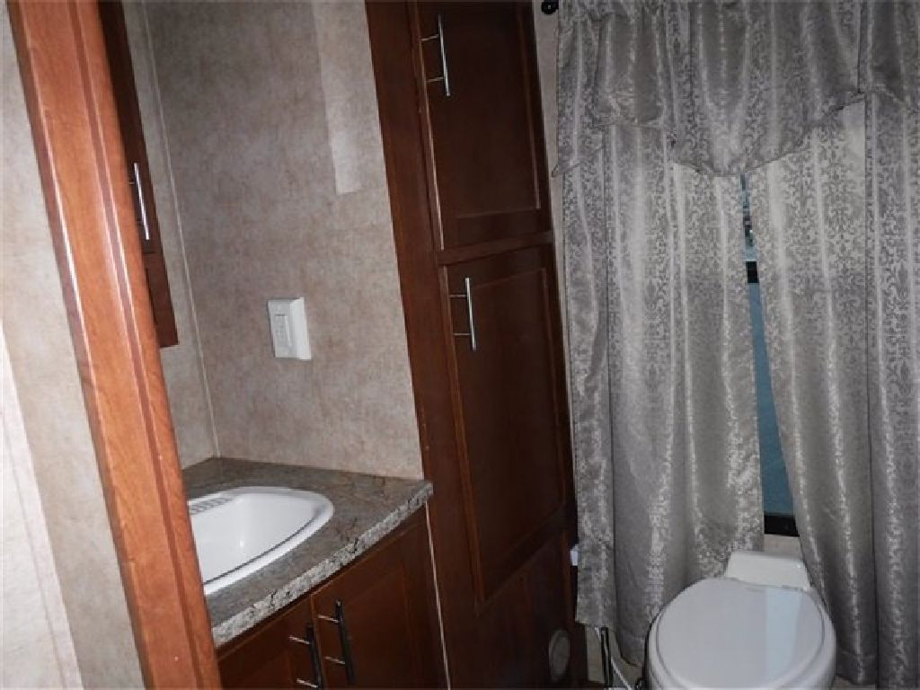 2013 Komfort Trailbl 27 Rear Bath 2 Slides Travel Trailer