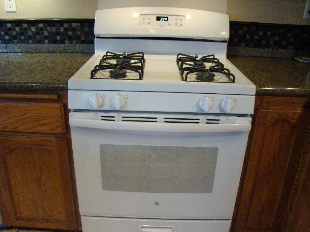 GE 30" Free Standing Gas Range