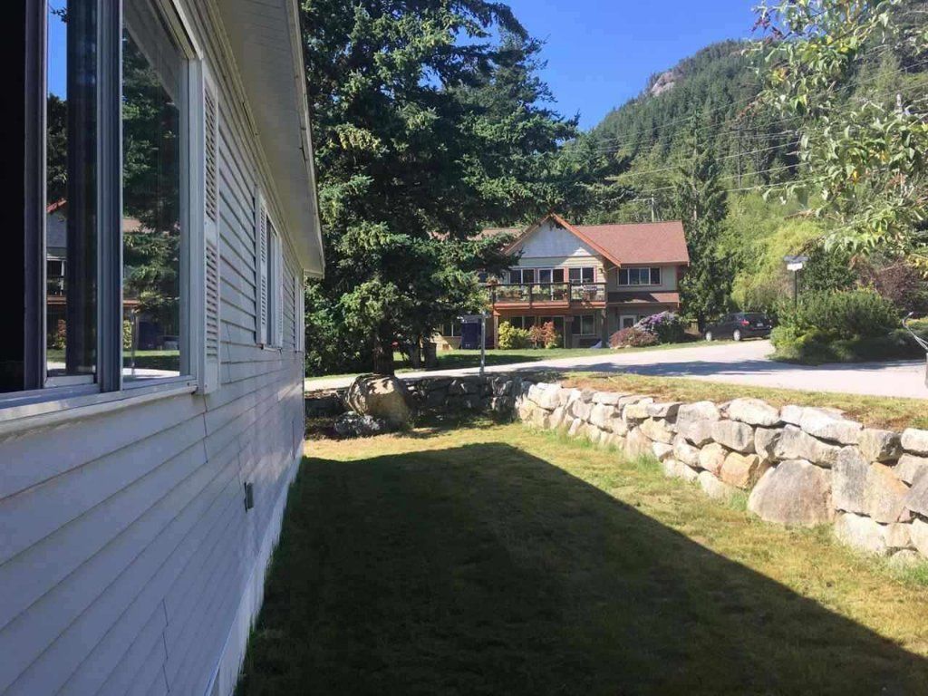 727 UPPER CRESCENT