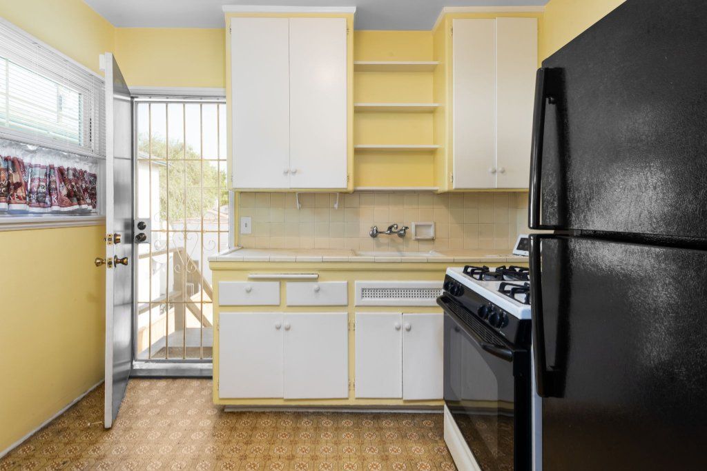 Charming Upper One Bedroom