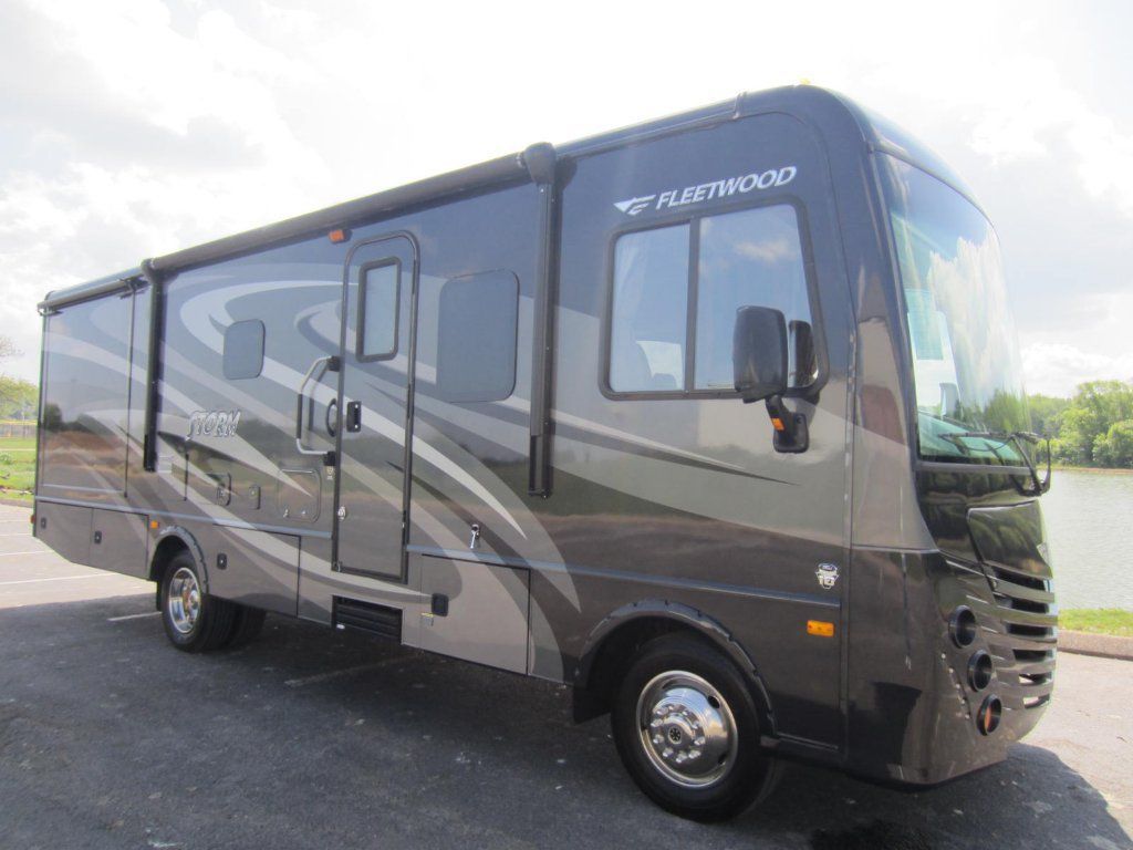 2015 Fleetwood Storm 30L